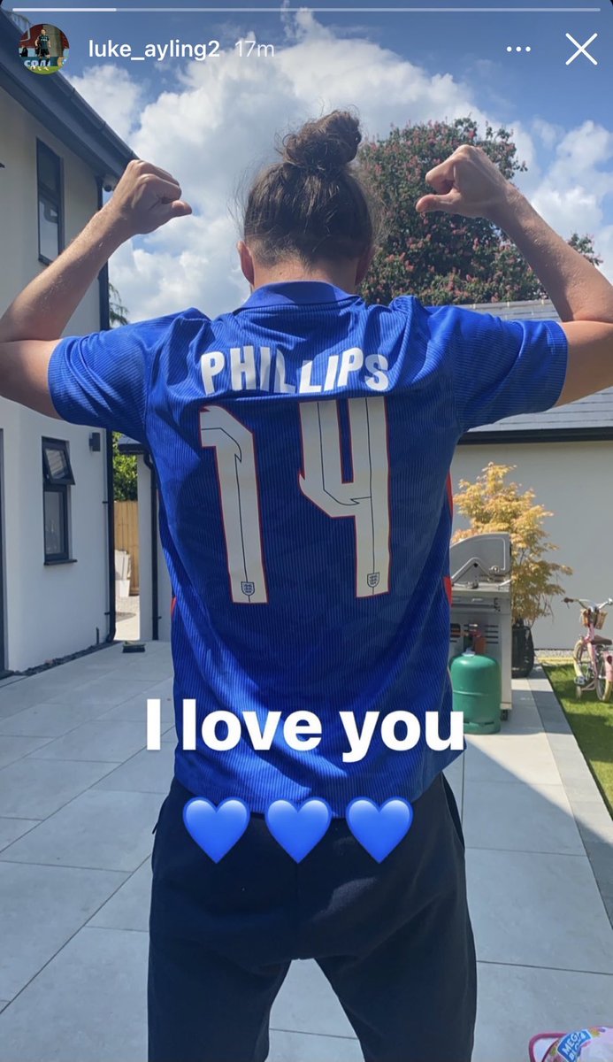 TheSquareBall's tweet image. Yes, Bill! @lukeayling_8 #LUFC