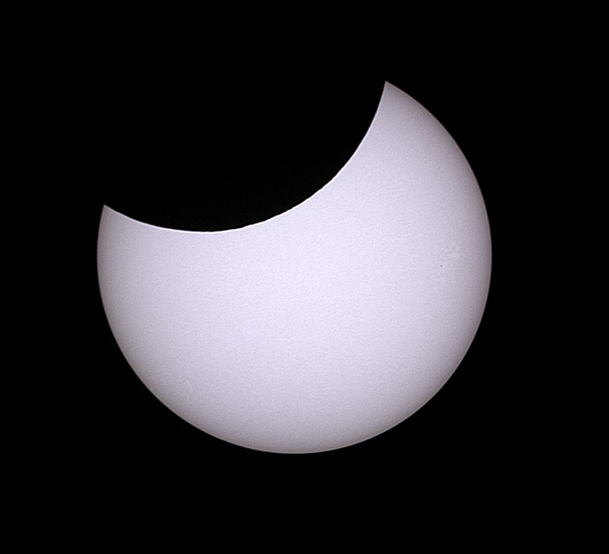 RT @redditSpacePorn: Solar eclipse on June 10th 2021 https://t.co/1icgjMDQsV