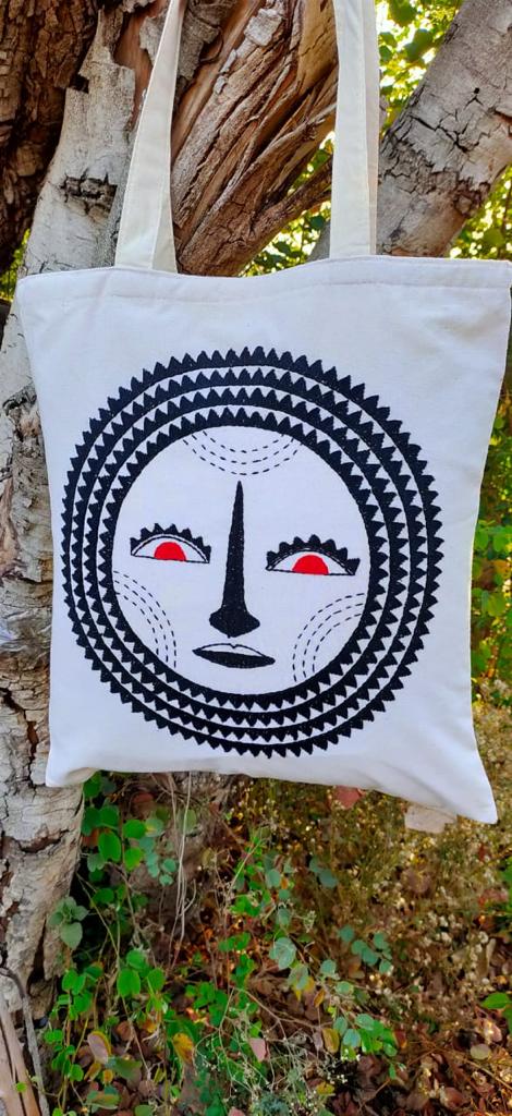 Ahambhumika's tweet photo. Dear friends , we need to sell atleast 100 - 120 tote bags this week so that we can resume work in July 1st week in the village.
Not a big issue if all you support by shopping and with RT. https://t.co/sJNy9KrtM7