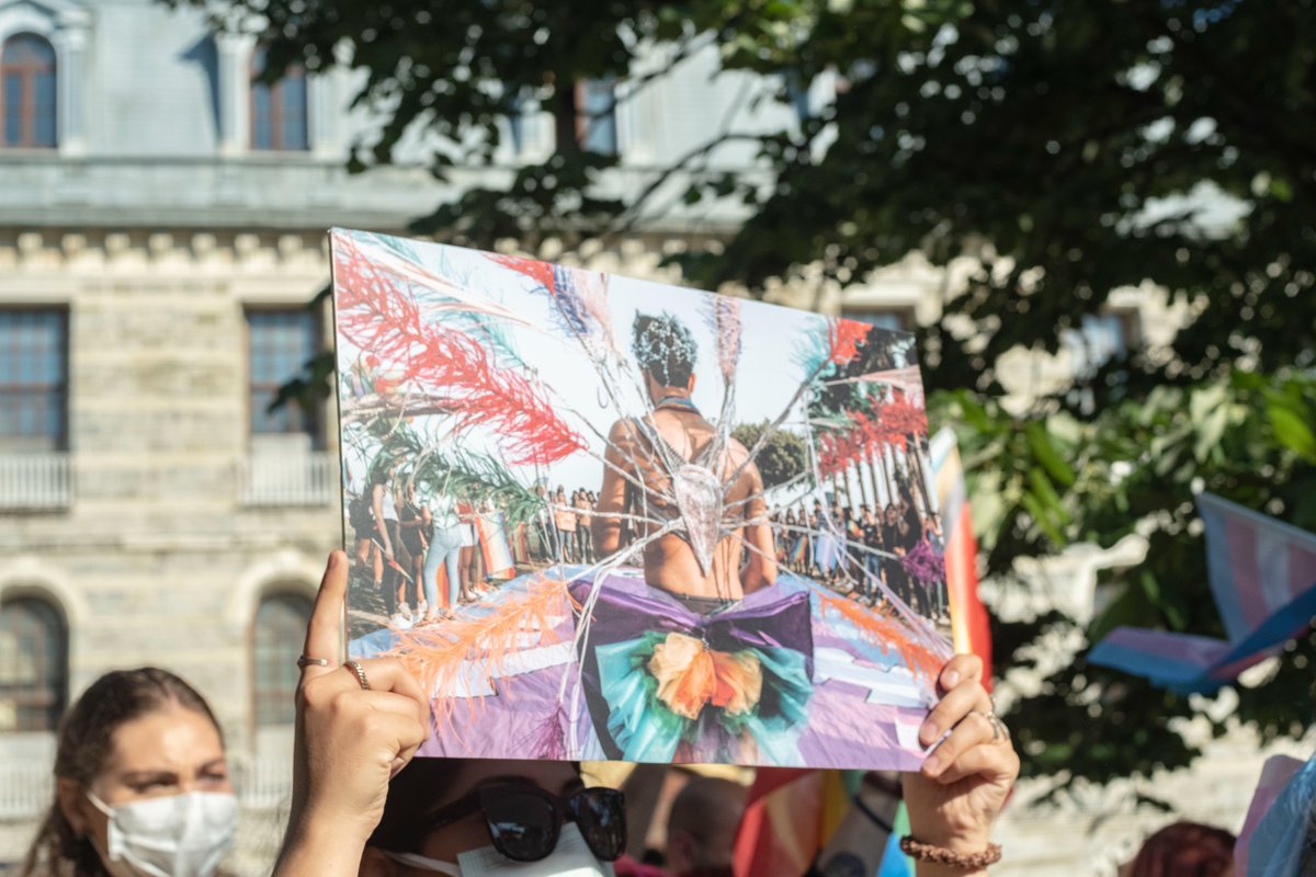 budirenisi's tweet photo. Boğaziçi Üniversitesi Fotoğrafçılık Kulübü, Ateş Alpar’ın fotoğraflarından oluşan "onur" sergisini 11 Haziran'da sergilemek için Kulüpler Arası Kurul'dan onay almasına rağmen Bulu'nun yardımcısı Fazıl Önder Sönmez'in kararıyla kulüp odasına giremedi.
@bufokhaber @bogaziciLGBTI https://t.co/G7hjnGASph