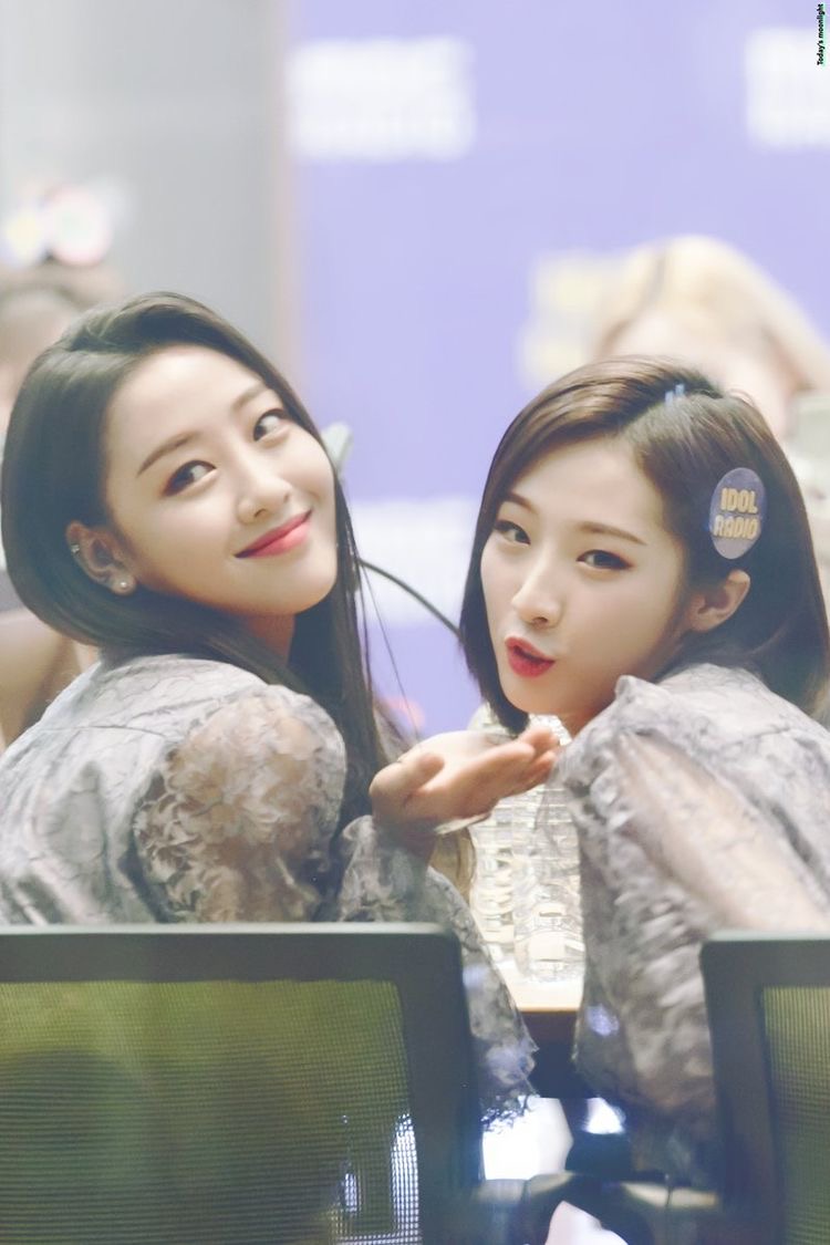 #HASEUL #하슬 — <a href="/loonatheworld/">이달의 소녀(LOOΠΔ)</a> 

with <a href="/hsyhourly/">yves pics!</a> &amp; <a href="/sooyoungshourly/">hourly sooyoung³</a> <3