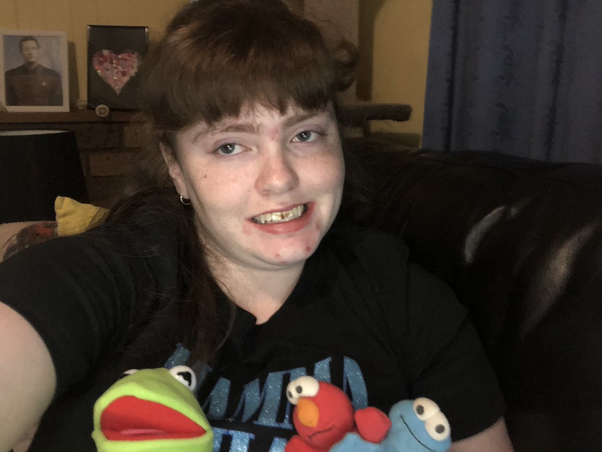 Monkeemuppets's tweet image. It’s 2:20 in the morning got my Mamma Mia t shirt on also have Kermit, Cookie Monster and Elmo @WarrickBP #DaveChapman #KevinClash #AliceDinnean @annalouisegold @YoungsterBeccy #NeilSterenberg @SmeeHelena @The_Olly_Taylor &amp;amp; @victor_yerrid @CtrPuppetryArts 

Let’s do this!!!!! 😎