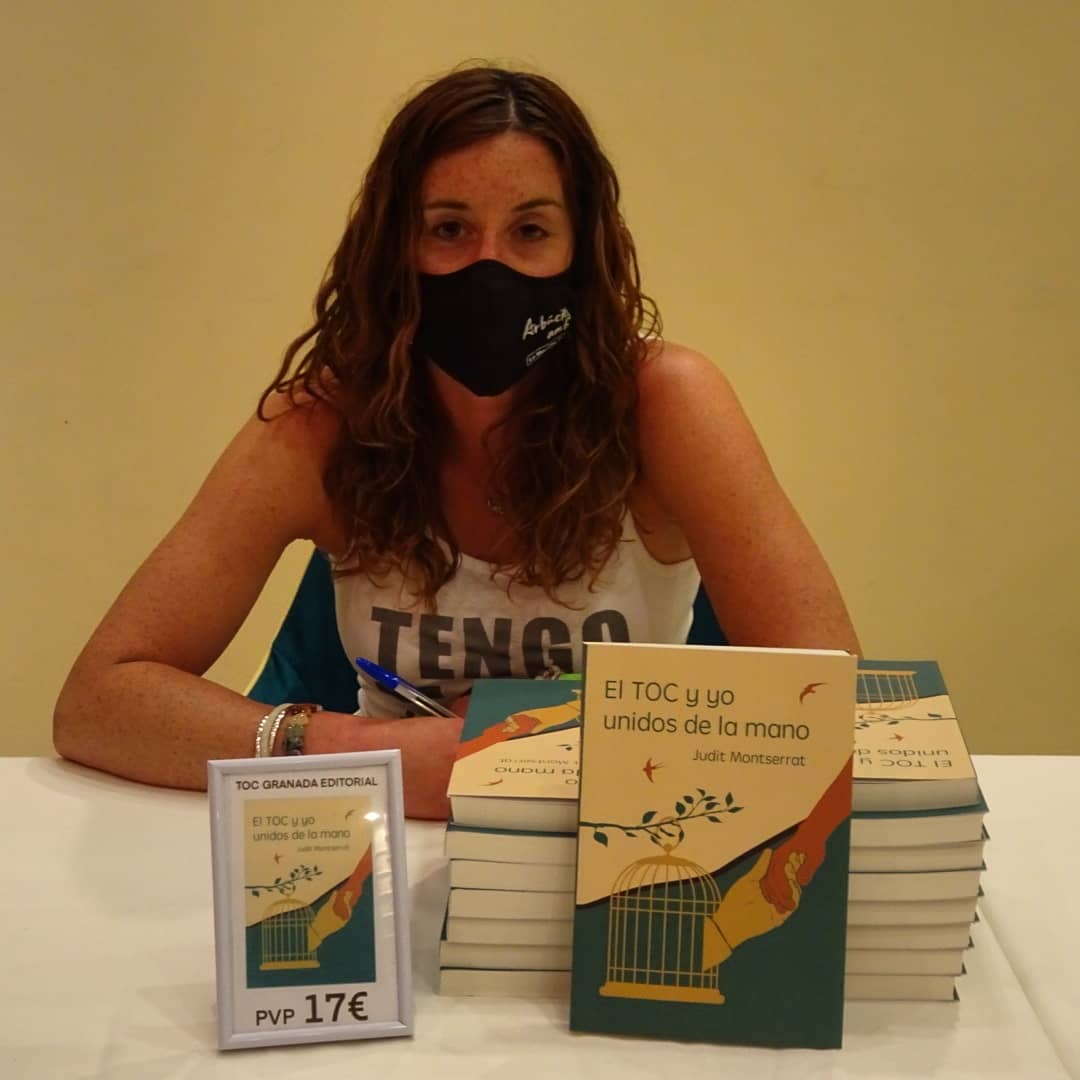 Ayer, después de un evento muy emotivo, nuestros escritores estuvieron formando libros con mucho cariño y amabilidad.
.
.
@TocGranada
@eltocyyo_unidosdelamano #firmalibros #libros #books #eventos #saludmental #toc  #librossolidarios