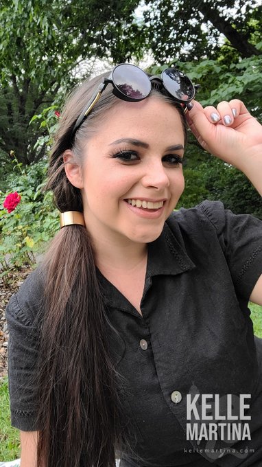 summer roses https://t.co/v8H0uuoNd1<a href="/tag/silhouttechallenge"class="tags"><span>#silhouttechallenge</span></a>