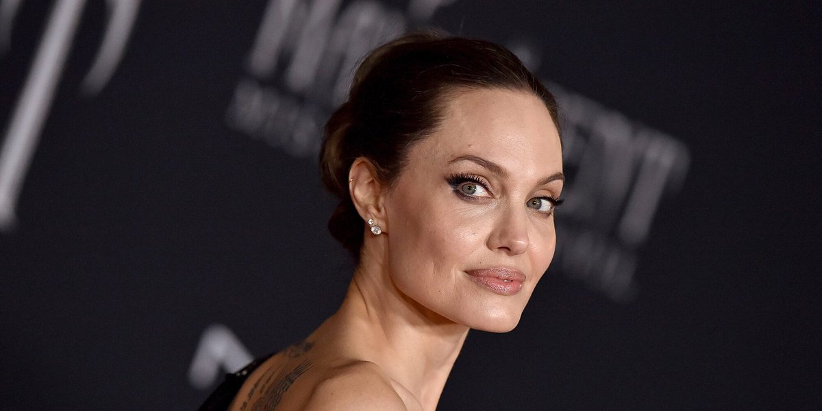 Американская анджелина джоли. Анджелина джоли. Анджелина джоли 2022г. Американская анджелина джоли. Анджелина джоли в автомобиле.