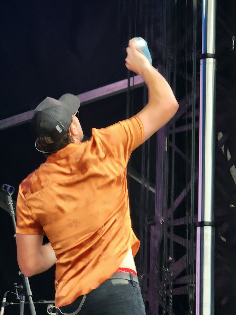 Jessica99064693's tweet photo. @CCMFLive @MattStellMusic #bushlite #catchingbeer #livemusic #countrymusic #CCMF2021 https://t.co/YbnhAUAeSA