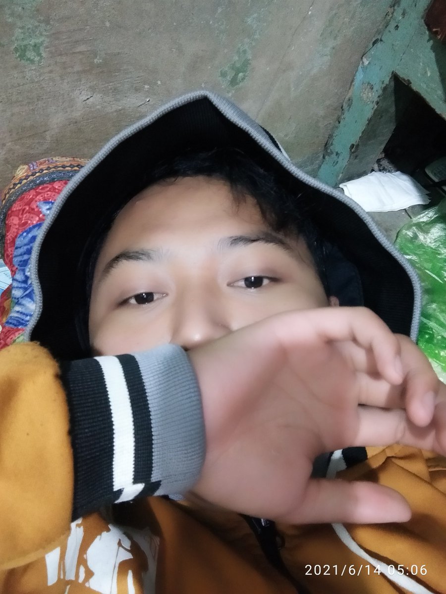 Cowoklah1's tweet photo. Mata masih nganthuk... https://t.co/oF8taYgtru