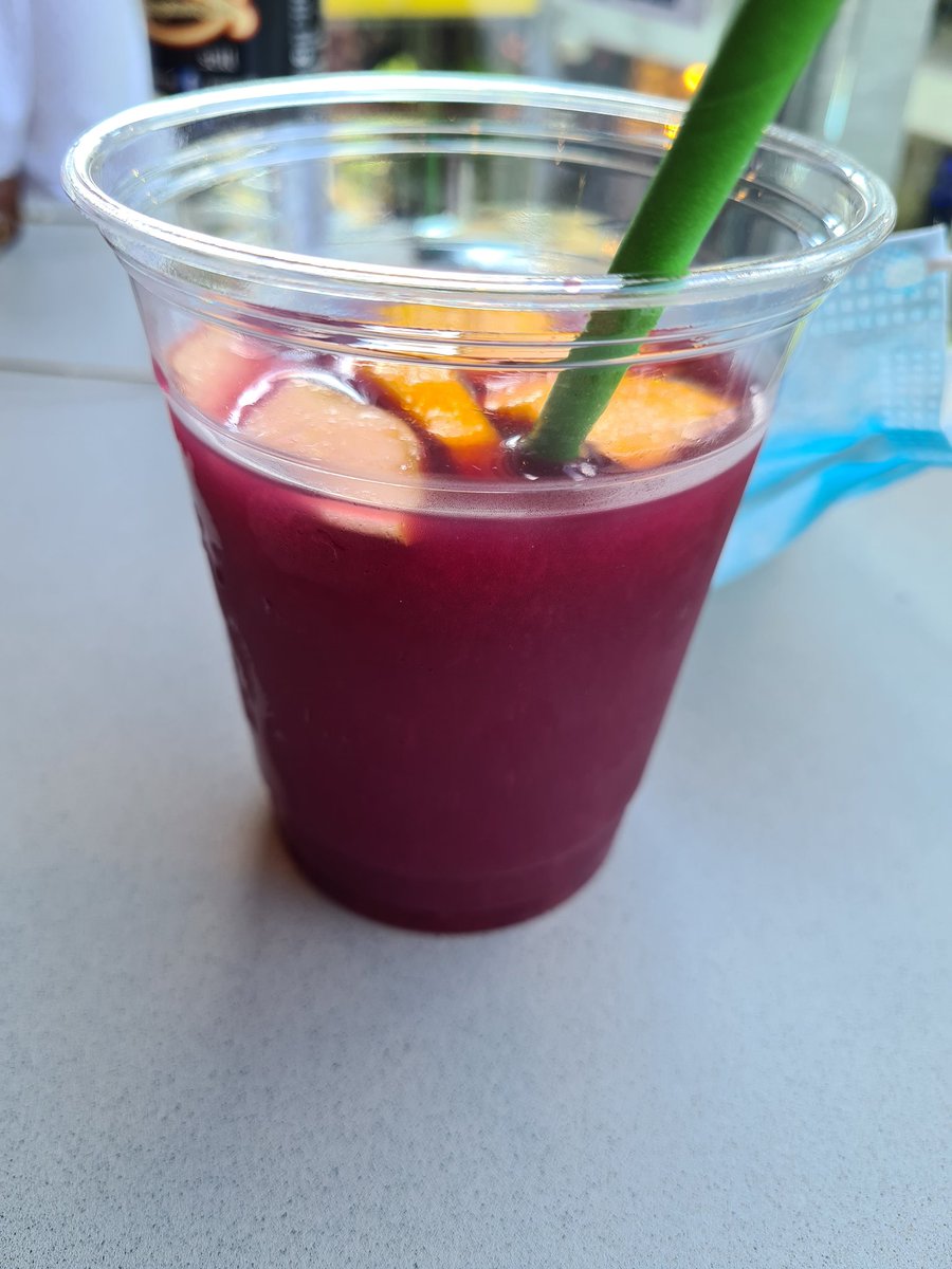 Rateyourplate2's tweet photo. Went to Camden today on this glorious sunny day #Camden #Camdenmarket
Tried a vegan hot dog #prtzlondon #containerblock #hawaiianflavout with #sangria π π·
Delicious but messy π https://t.co/9gSkeq7xK9