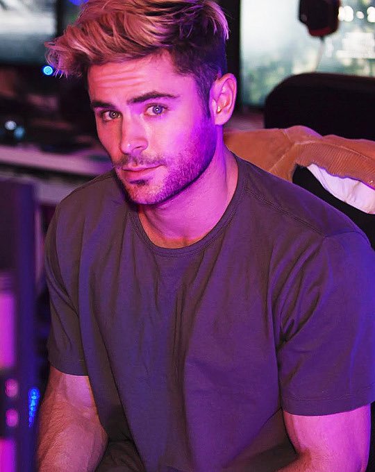 foreverEfronFan's tweet photo. Not posted Zac in a while so here you go everyone :) #ZacEfron #ZacAttacks #CelebCrush 🥵 Happy Sunday guys! https://t.co/D2ESLK87zu