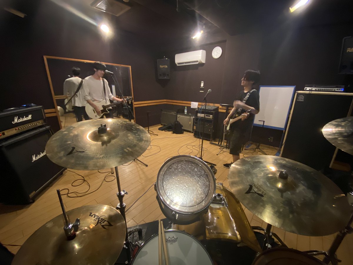 DockingDog's tweet photo. 【公開！】
皆さん、こんばんは！
2021.7.10に新宿ACBにてLIVEします！！
Docking Dogってどんなバンドだったっけ？
そんなあなたにSearching Light スタジオver.
公開します！！
続きはLIVEハウスでお会いしましょう！
https://t.co/dyETcs7pFd https://t.co/inAydM3D28