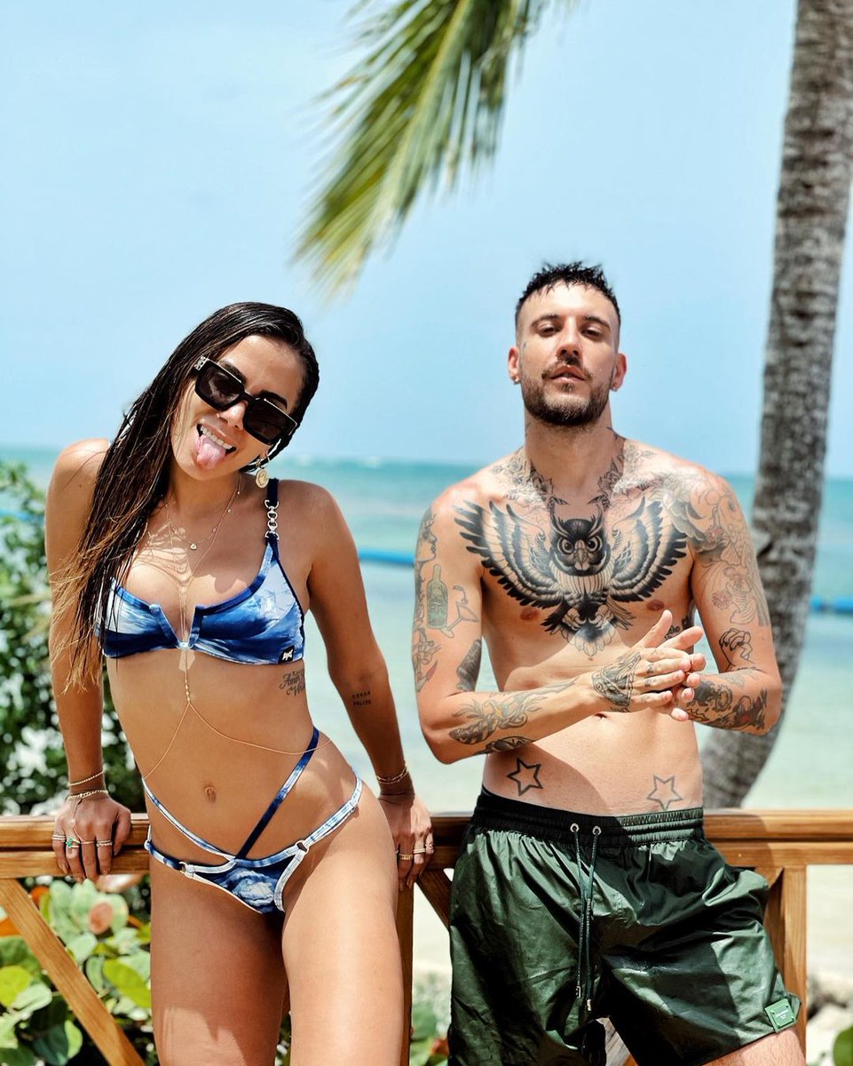 Anitta's tweet photo. Siamo pronti a spaccare di nuovo in Italia @freddepalma 😎 https://t.co/BmlaHXbqZd