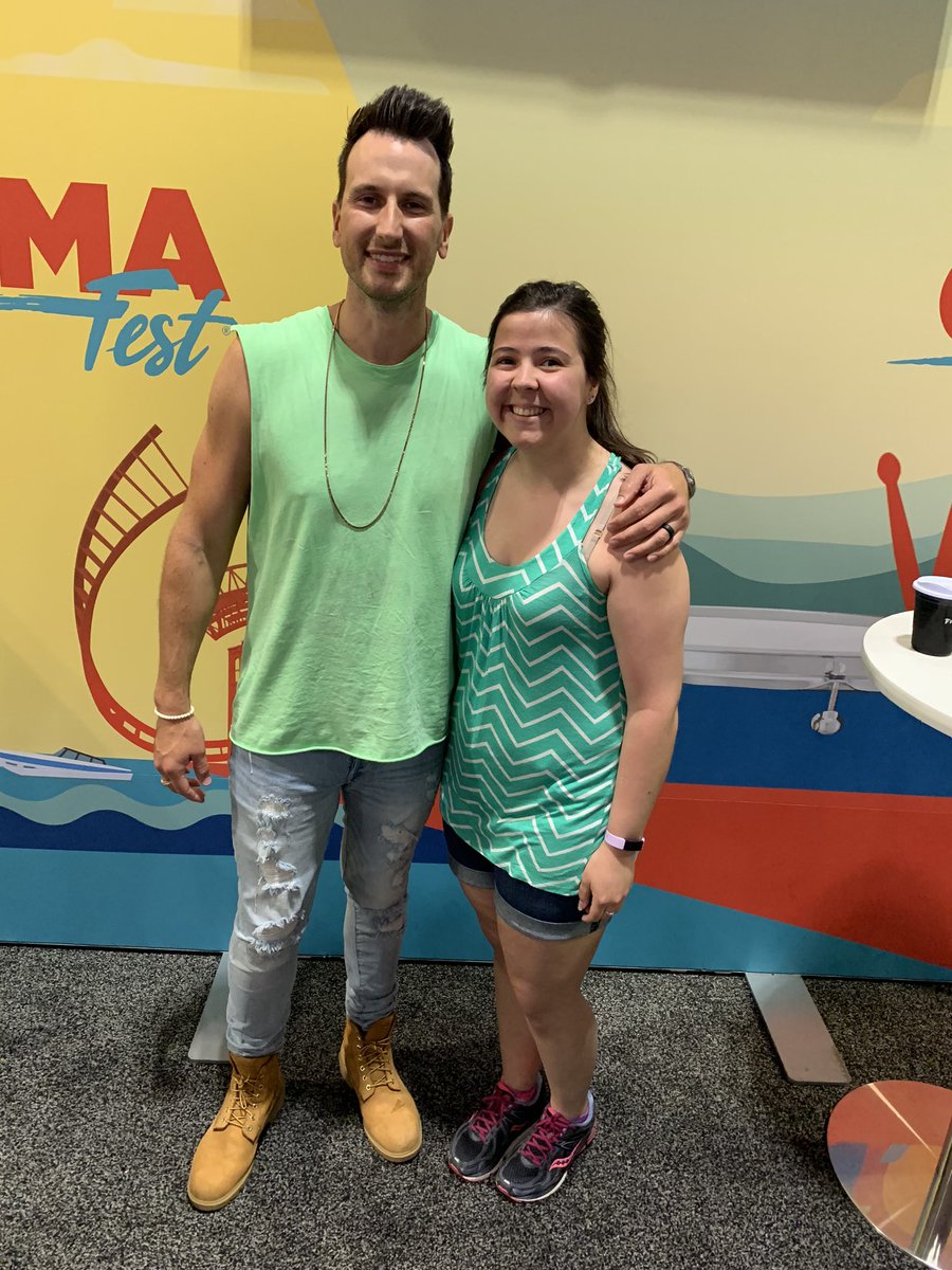 KianaforLife's tweet photo. @russelled @CountryMusic For sure a top #cmafest moment! Let’s go back @kenzie2796 https://t.co/dOEi4CWxY5