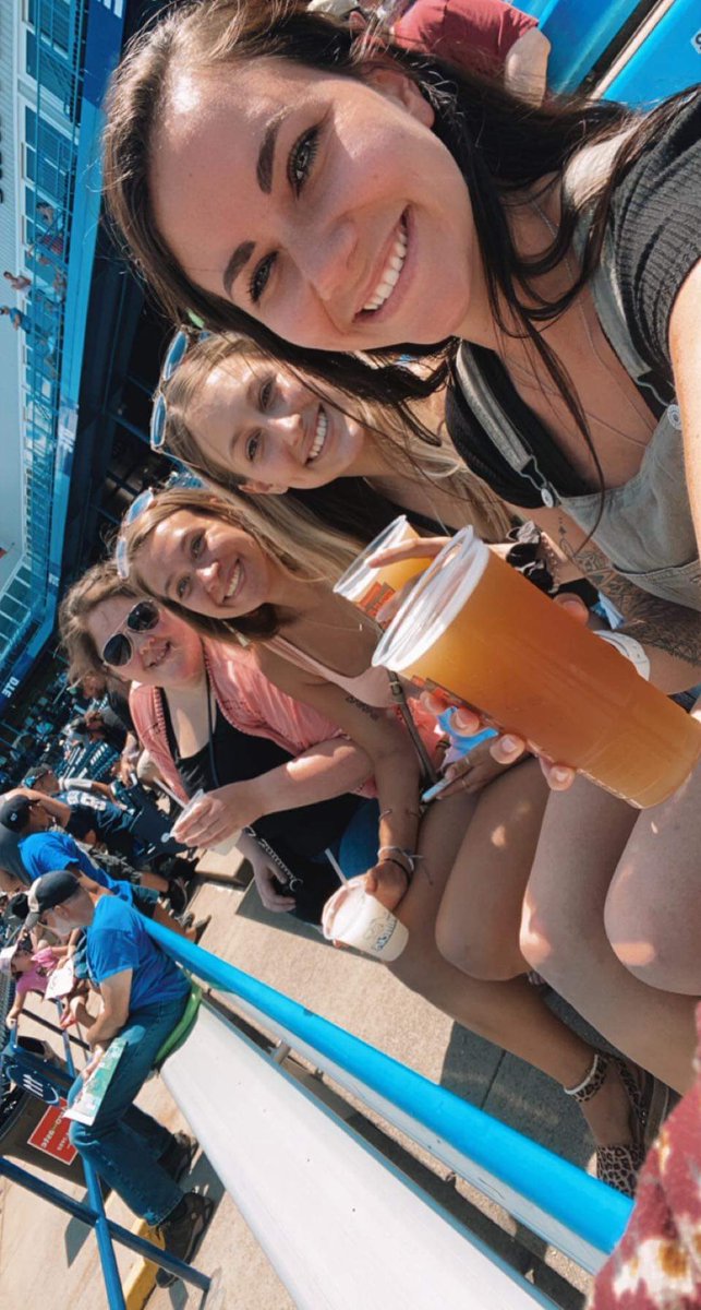 Jess_Anne_Frank's tweet photo. Whitecaps with the girls ❤️❤️ @wmwhitecaps #whitecapsbaseball #wmwhitecaps https://t.co/J9GN8rRV5f