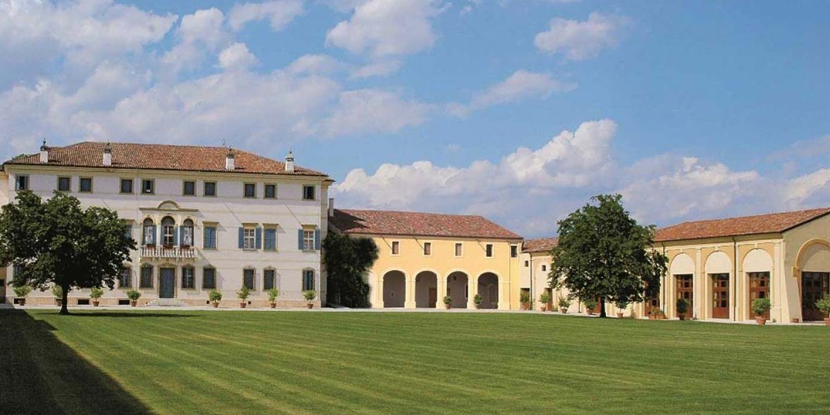 Nel bellissimo contesto di Villa Boschi, nella campagna a sud di Verona, domenica 20 e lunedì 21 giugno 2021 apre la prima edizione di Natural Born Wines - Salone dei vignaioli naturali
Info: naturalbornwines.it