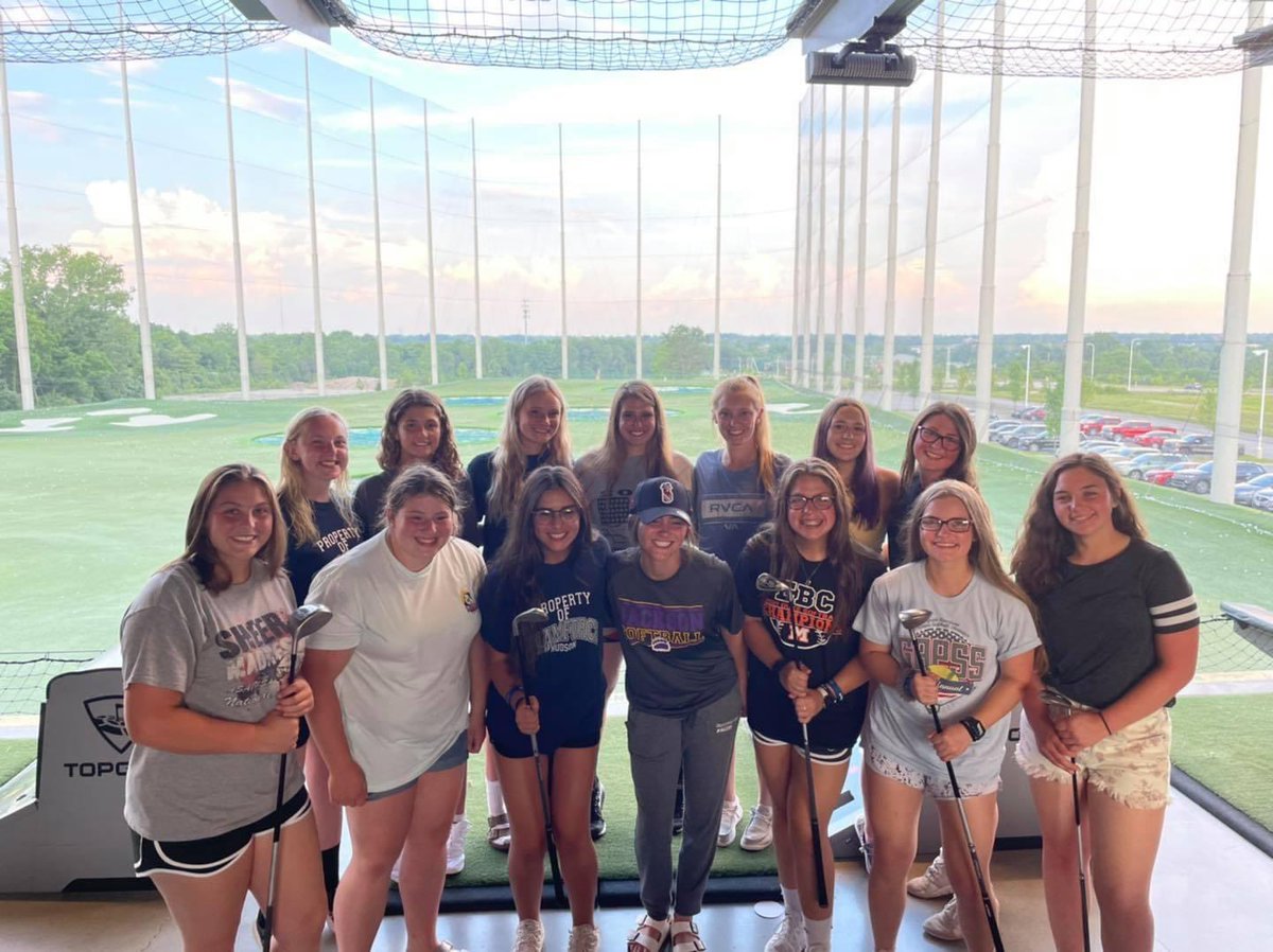 slamforce16u's tweet photo. Team dinner this weekend with a little Top Golf action! A huge shoutout to the Hart Family for putting this all together! 💙 https://t.co/OkTj7oXmSe