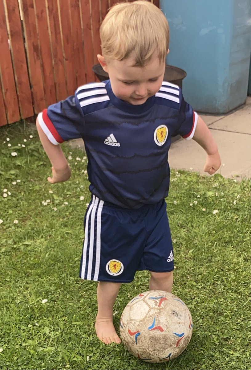 amydean94's tweet photo. Tartan Army Jr. ready to boogie! 🏴󠁧󠁢󠁳󠁣󠁴󠁿#EURO2020 @ScotlandNT https://t.co/4ZsudO7ixW