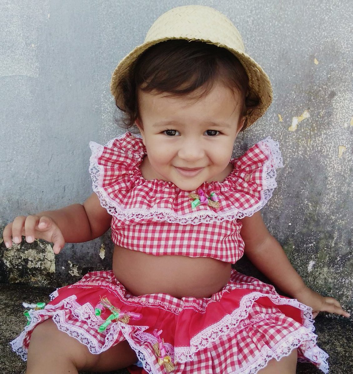 joycannne's tweet photo. Maria Flor no arraiá! #VCnoJl1 https://t.co/ftev5eyFWY