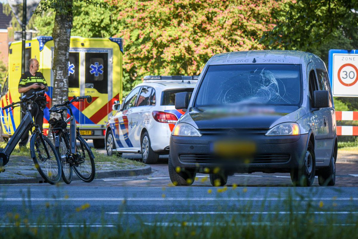 Fietsster gewond bij ongeval met busje in Winsum - #Groningen -..