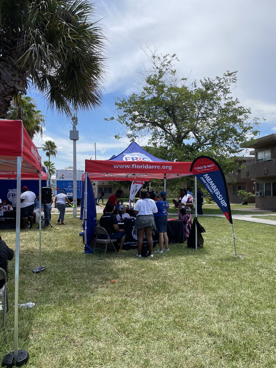 FLJusticeCenter's tweet photo. We appreciate the warm welcome in #Allapattah. We’ve spoken with hundreds of people this weekend in need of legal help. If you couldn’t make it out, we can help you by visiting https://t.co/rQuv6eXp9D #FLJC #Miami #CommunityOutreach https://t.co/bcDiYA8VRU