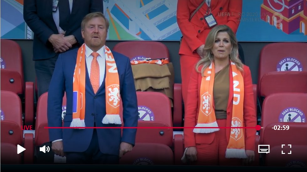 _RoyalEve_'s tweet photo. King Willem-Alexander and Queen Máxima are in the stadium today, watching The Netherlands play against Ukraine! Here they are singing the national anthem...#MaximumMaxima https://t.co/z94wtmoJDy