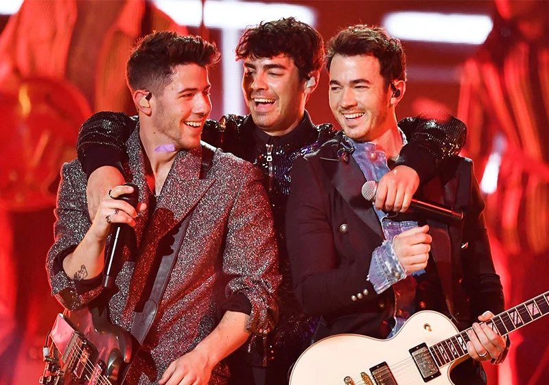 And the best way to wrap up the night at SunsetFest was with my brothers. Can’t wait to do it again.