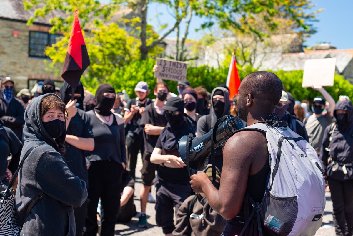 Pearce_Photo's tweet photo. .#killthebill protest in Falmouth this afternoon outside the #G7Cornwall media centre. It was an emotionally charged event with impassioned anti police &amp; government sentiment. @Femi_Sorry was also there talking with the crowds and police alike. #G7Summit2021 #pritipatel https://t.co/nqQmPWLhGJ
