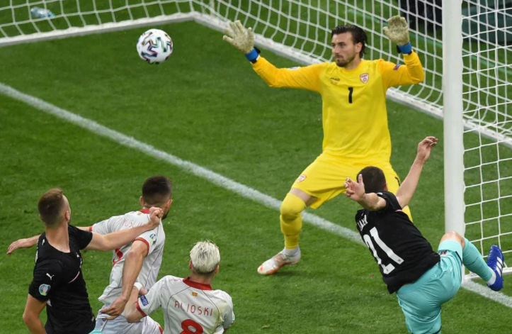 romanya_haber's tweet photo. #Bükreş Arena Stadı’nda oynanan Avrupa Futbol Şampiyonası #EURO2020 C Grubu maçında 🇦🇹Avusturya, 🇲🇰K. Makedonya'yı 3-1 mağlup etti. Makedonya'nın ilk kez yer aldığı Avrupa Şampiyonasında ilk galibiyetini alan Avusturya, #EURO2020'ye 3 puanla başladı. #Romanya #UEFA https://t.co/v3Ua6zpc9n