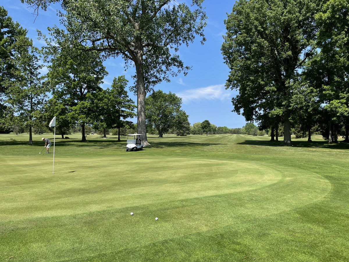 100milemark's tweet photo. What a beautiful day for 18 holes in #GrandBend @OakwoodResort! Thanks to the team at #DavesPub and the cooks too, the #perch sandwich was absolutely delicious! @onwestcoast @grand_bend @GolfCanada #Golf #18Holes #Fore https://t.co/tr3llhyIqi