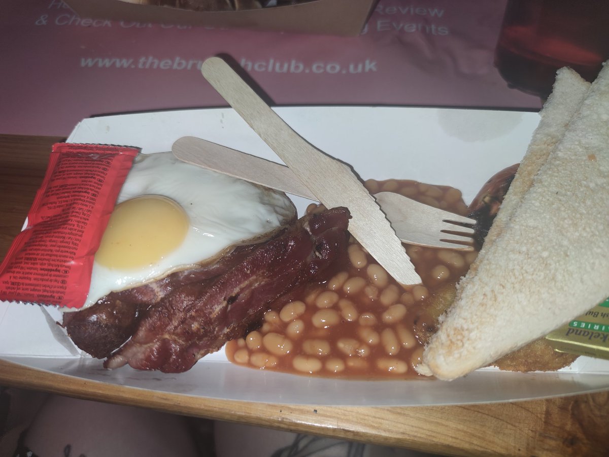 StephiEliza's tweet photo. @OddsandTrends_ Oh no, I wonder if it's the same one! 
It was shocking, we got different food and drinks than what were advertised. It was served over 2 hours late and after the bottomless drinks ended and look at it 😬 £35 pp! https://t.co/UlkZZKCC24