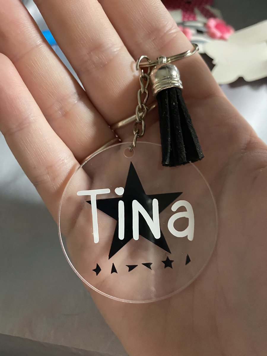 K_preciousgifts's tweet image. Any David Bowie fans out there, made a personalised keychain for a fan recently, Black Star, £4 each postage included #davidbowie #davidbowiefans #personalisedkeychain #Accessories #blackstar #BowieForever #keyring @DavidBowieGlam @DavidBowieColl @davidbowieblog @amw_662