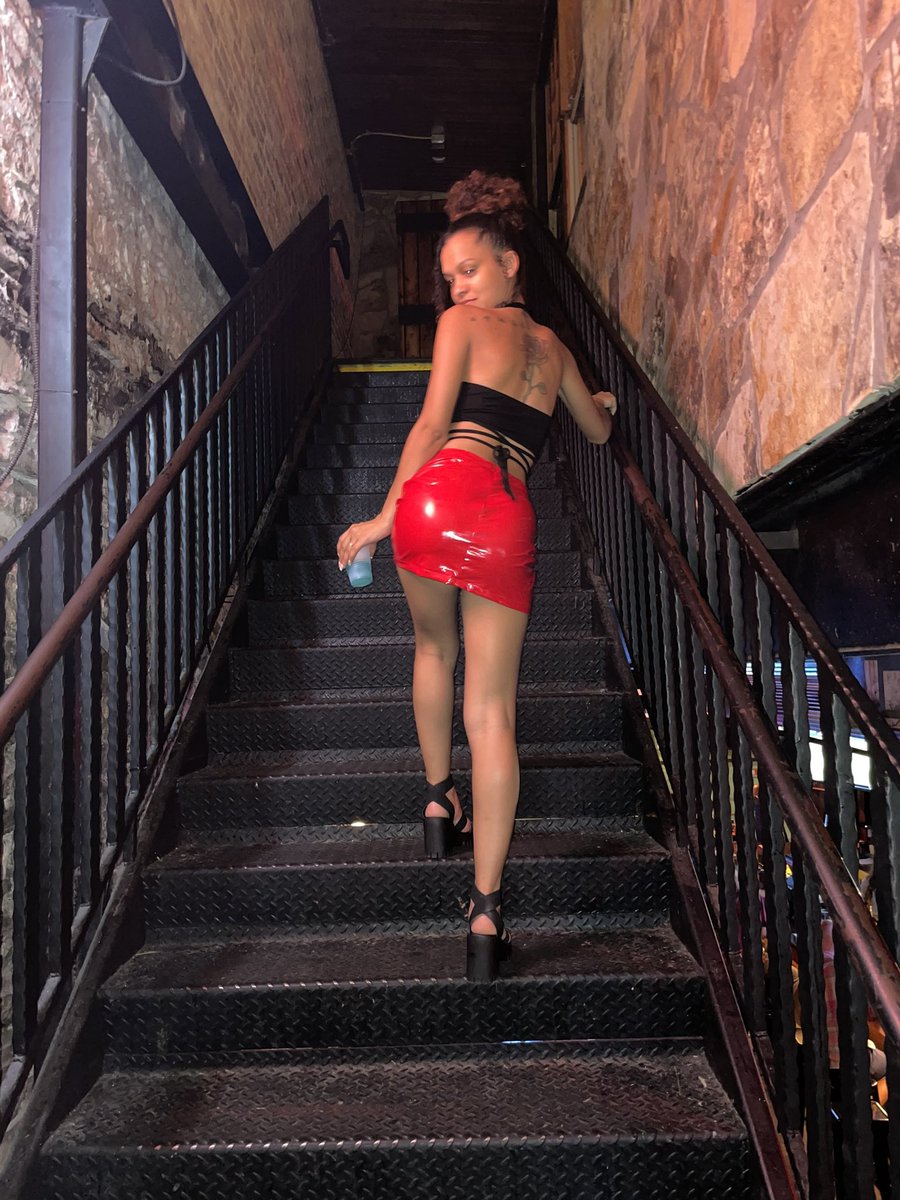 tiaraarosee's tweet photo. I don’t post on here at all. ♊️✨ https://t.co/YijirbkJ0v