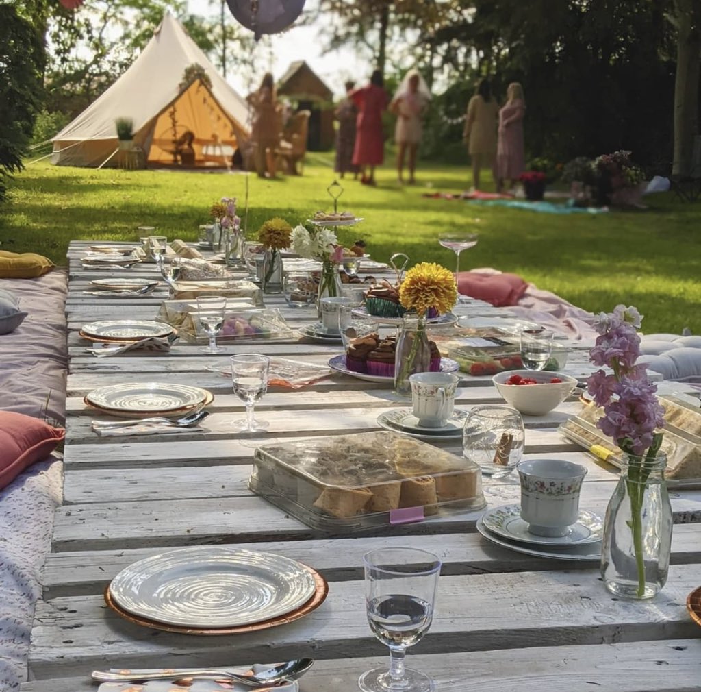 🔅 Hen party 🔅

Luckily another beautiful weekend for a Incredible Hen party set up. 👰‍♀️💛
We love creating a stunning space to make a special occasion that more special. 
We cater for all events and always do our best to make sure you have a unforgettable time.
#belltents