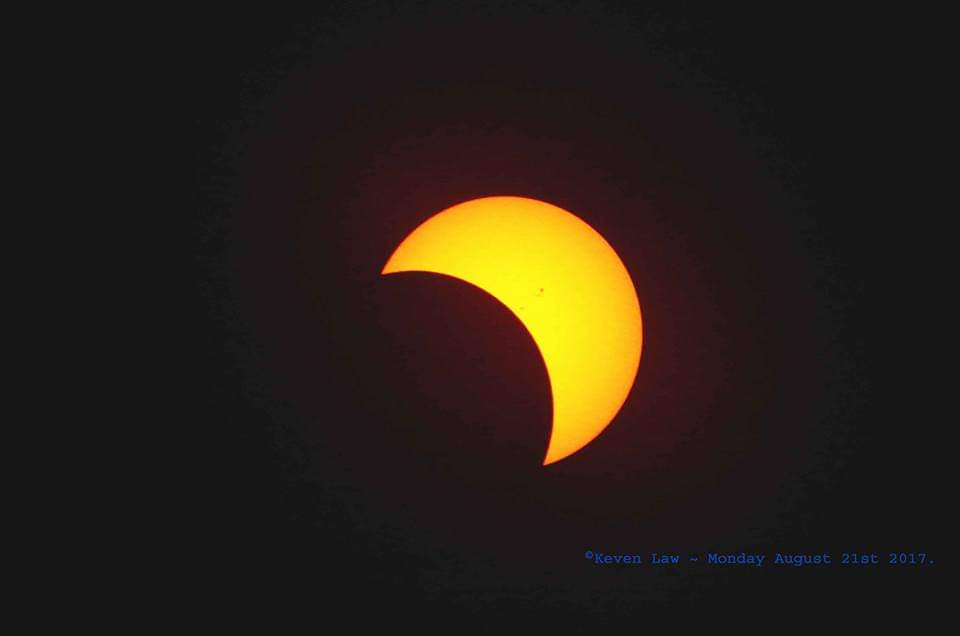 Kevenlaw's tweet photo. @ProfBrianCox I was lucky enough to see &amp; photograph the total eclipse of the sun in Wyoming in 2017, one of the greatest days of my life, I can't believe I got the right weather too 😎🤠😎 #BrianCox #ECLIPSE #Astrophotography #AdventuresInTimeAndSpace https://t.co/kbnuL9b8pD