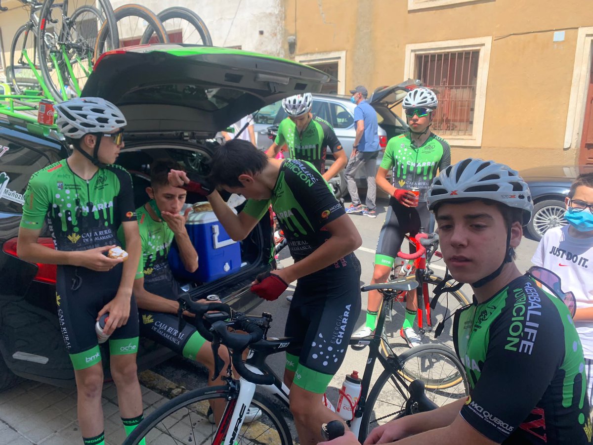 Otro día más estamos de enhorabuena gracias al triunfo de Miguel Domínguez en el I Trofeo de Cadetes <a href="/AytoGuijuelo/">Ayto de Guijuelo</a>, quinta prueba del Trofeo Castilla y León Cadete. Felicidades a Miguel y a todo el equipo <a href="/promesal_/">Promesal Cycling Academy</a> por tan brillante carrera