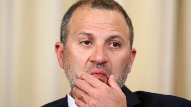 لو في قضاء، انت لازم تكون بالحبس…
وطالما بعدك خارج الحبس… 
اقل شي الناس تشتمك لماً تشوفك…
#كلن_يعني_كلن
#هيلا_هيلا_هو
<a href="/Gebran_Bassil/">Gebran Bassil</a>