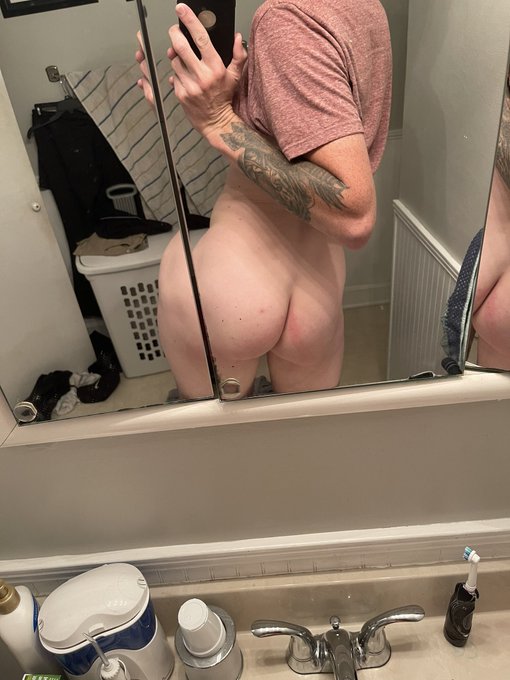 1 pic. Someone come fuck me at my parents while they aren’t home ? #Femboy #femboy #femboybooty #feminization