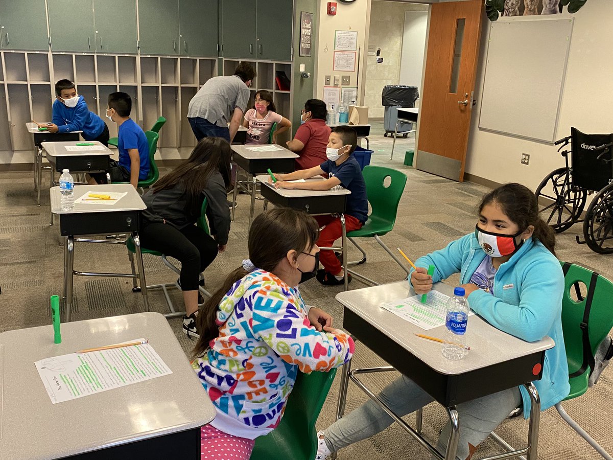 sbowen317's tweet photo. Collaboration! Our summer school students continually have opportunities to collaborate with each other to construct meaning and solve problems. #SummerSchool #MotivatedStudents https://t.co/2L6n0UCYqB