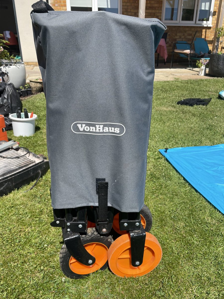 philrichards0n's tweet photo. @VonHaus_uk Is it possible to purchase a new wheel for this cart? https://t.co/CdGC42SSuk