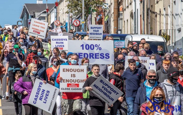 DenisDoherty12's tweet photo. @HamillHimself You might not be aware of the heart ache that the people of #Donegal are having at the minute due to no fault of their own. Houses that you would have passed while filming in #malin are #crumblingdown, if you look at #micaredress you will be disappointed https://t.co/jhpgxngOKx
