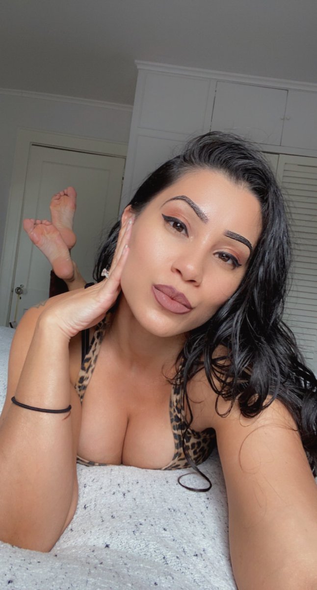 DevotedtoSahrye's tweet photo. It’s easy to say but I kid you not, every time I see @EnchantressSahr, I think about how there is not a single part of her that isn’t perfect. 

They say nobody’s perfect, but lemme tell ya, she’s as close as it gets. https://t.co/XUUOdw3ndO