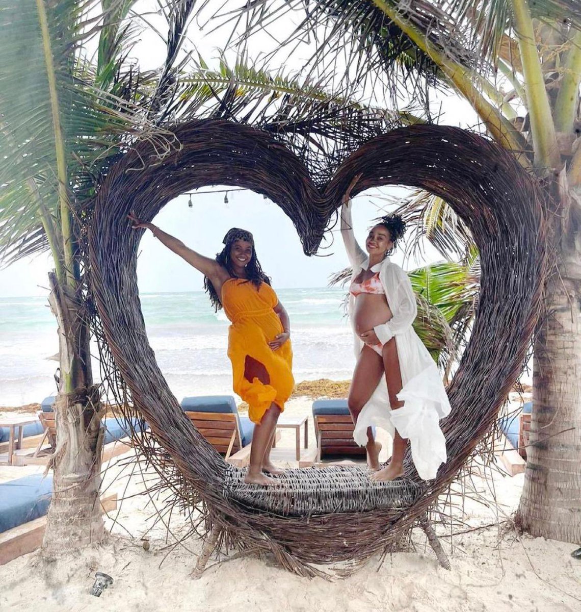 BrasilLM's tweet photo. As irmãs Pinnock maravilhosas e grávidas juntas. Que momento 🖤 https://t.co/xLtgROG3zU