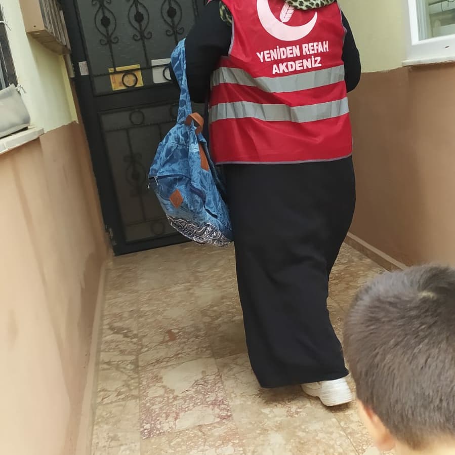 refah_antalya's tweet photo. #DURMUYORUZ!!! KAPI KAPI 
#YENİDENREFAHI HUZURUN MİLLİ GÖRÜŞ İLE MÜMKÜN OLACAĞINI ANLATIYORUZ.KÜÇÜK MÜCAHİDLERİMİZLE
YORULMADAN #DÜNYA #MAZLUMLARI İÇİN
#BİZVARIZ
#MİLLİGÖRÜŞ İLE
#ADİLDÜZEN İÇİN #HALKIMIZIN #REFAHI
İÇİN HEP VARIZ.
 Yasemin Emin .#küçükmücahidleri https://t.co/gCdDzjqLku