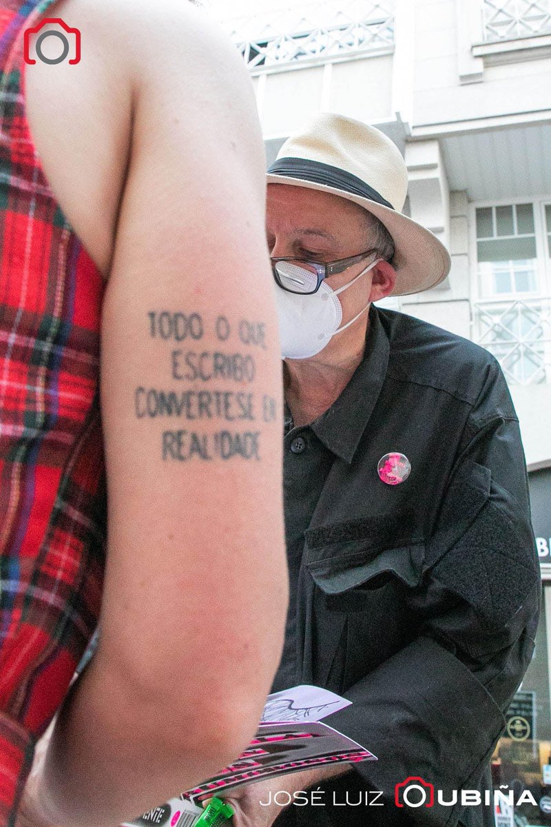 Rompente's tweet photo. @PoetasdaHostia #rompente #julianhernandez @EditorialElvira https://t.co/ehIsHmPwB2