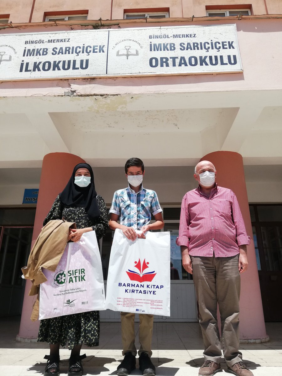 ImkbSar's tweet photo. İlimiz İlkokul ve Ortaokul öğrencileri arasında düzenlenen 'Mektup resim kısa film grafiti kara kalem kompozisyon ve İstiklal Marşını güzel okuma' yarışmasında 
Resim yarışmasında İlde 1. olan İshak Bolelli ve
Kara kalem yarışmasında ilde 1. olan Zeynep Gönç ü tebrik ederiz. https://t.co/DcsGx6l0Nh