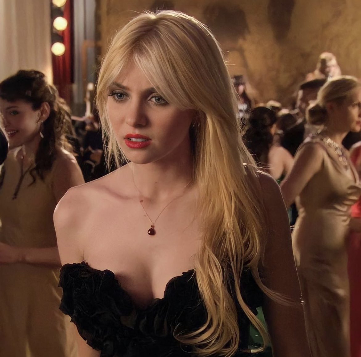 RT @drugproblem: Jenny Humphrey was that girl https://t.co/fzGmE2WhUt