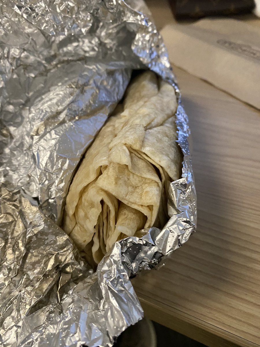 ZohebK78's tweet photo. @ChipotleTweets thanks for giving me the wrong order, the name on the bag was my name and the bowl was a different name and plus it had like 6 tortillas 😆 and when I called to tell them basically told me I’m SOL… customer service went to crap since covid I guess 🤷🏽‍♂️ https://t.co/NSOedWqXsd