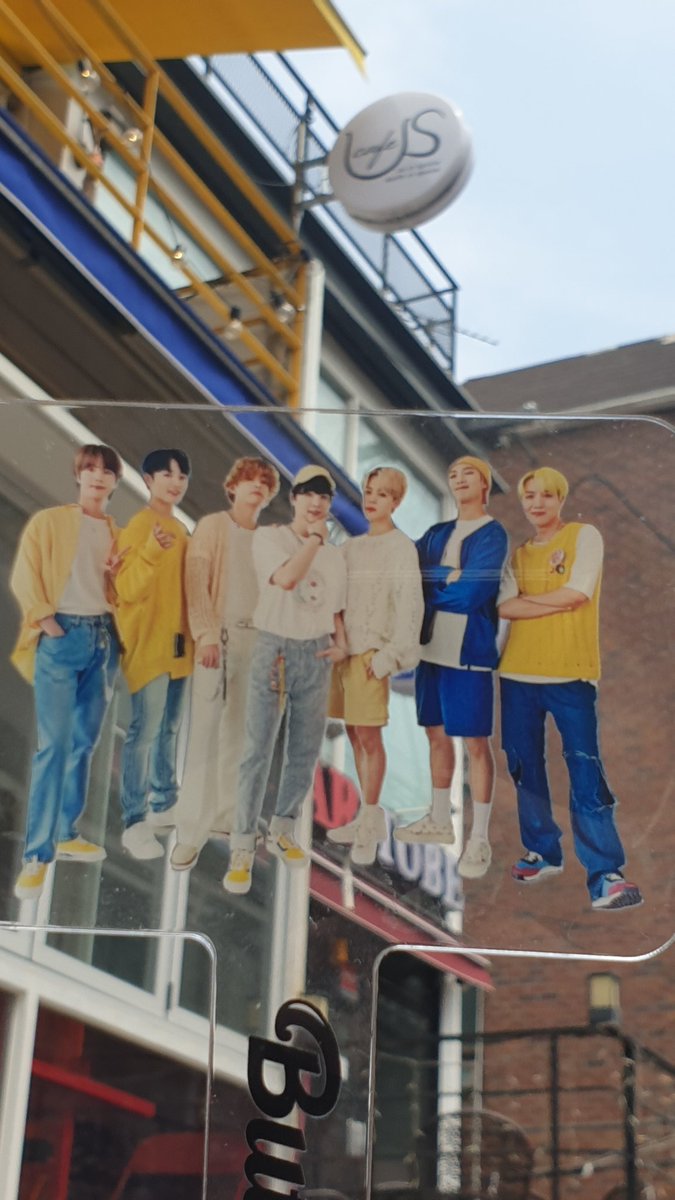 eune1987's tweet photo. @sak_sua 
💜방탄소년단 8주년을 함께  할수 있어 감사해요 😍 역시 탁월한 세트 ㅎㅎ TOP of TOP💛💜💛
💯😍🥰😊😁 역시 수아님 쵝오
#CafeUS  
#BTSFESTA2021
#버터처럼_부드럽게_탄며든_우리의_8년  #BTS_ARMY_Our_LifeGoesOn
#방탄소년단 #BTS https://t.co/z5emEosDOv
