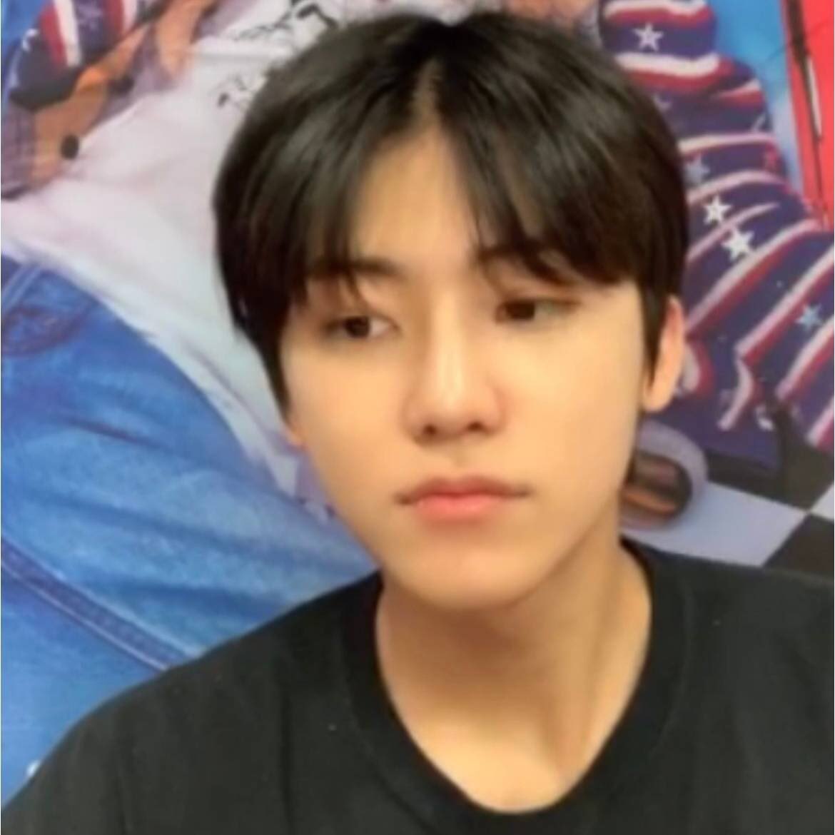 : น้องเน้กคะ เหนปาทุที่แม่ซื้อมามั้ยเอ่ย 
: เน้กมั่ยยุ้เยื่องนะ ปาทุทิวางยุในครัวฉามตัวเน้กมะได้แอบกิง