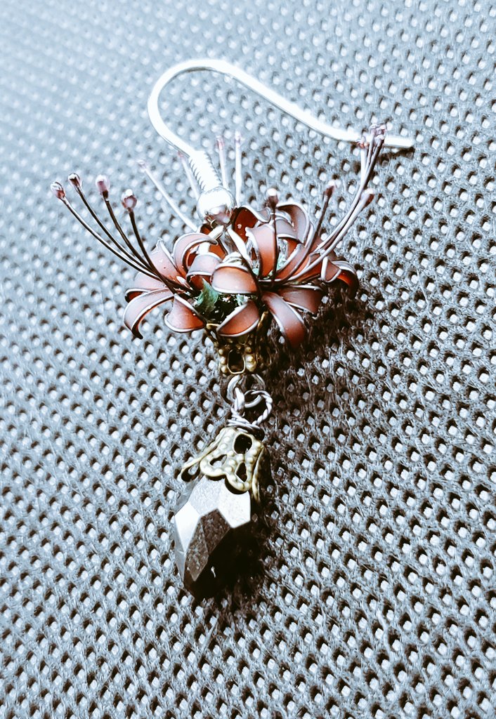 ぽこたれしぴ ハンドメイドのアカウント ワイヤー レジン ピアス ハンドメイド 彼岸花 曼珠沙華 人魚の涙 彼岸花ピアス 改2 完成 W ノノ゙ パチパチ 2 5 の9ピンに約1 の花を4つ盛りしました とても良い出来映えと自負しております W ぽこたれしぴ ハンドメイドのアカウント ワイヤー レジン ピアス ハンドメイド 彼岸花 曼珠沙華 人魚の涙 彼岸花ピアス 改2 完成 W ノノ゙ パチパチ 2 5 の9ピンに約1 の花を4つ盛りしました とても良い出来映えと自負しております W