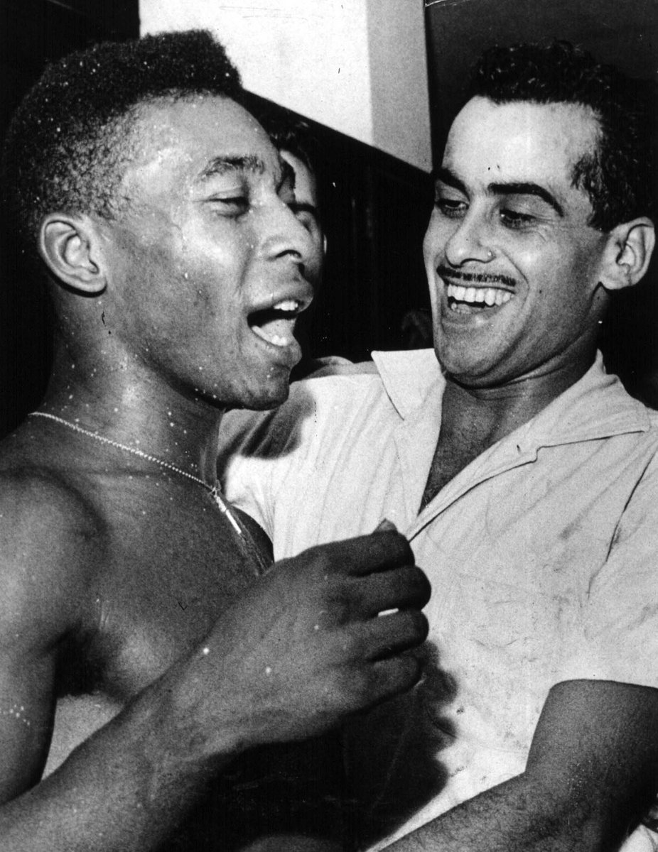 FIFAcom's tweet photo. 🇧🇷 Zito was renowned as the only player who would give @Pele a tongue-lashing. Together they helped Brazil win back-to-back #WorldCup crowns and @SantosFC form one of the best sides in history ⚪️⚫️

🔙 #OnThisDay in 2015 a legend passed away, aged 82. RIP Zito 🙏

@CBF_Futebol https://t.co/0ztlXpmUeW